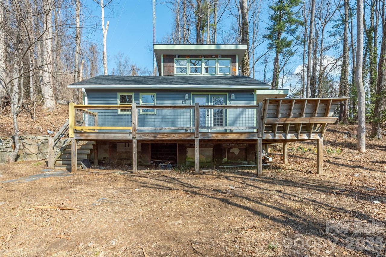 316 Oakdale Dr., Hendersonville, NC 28791