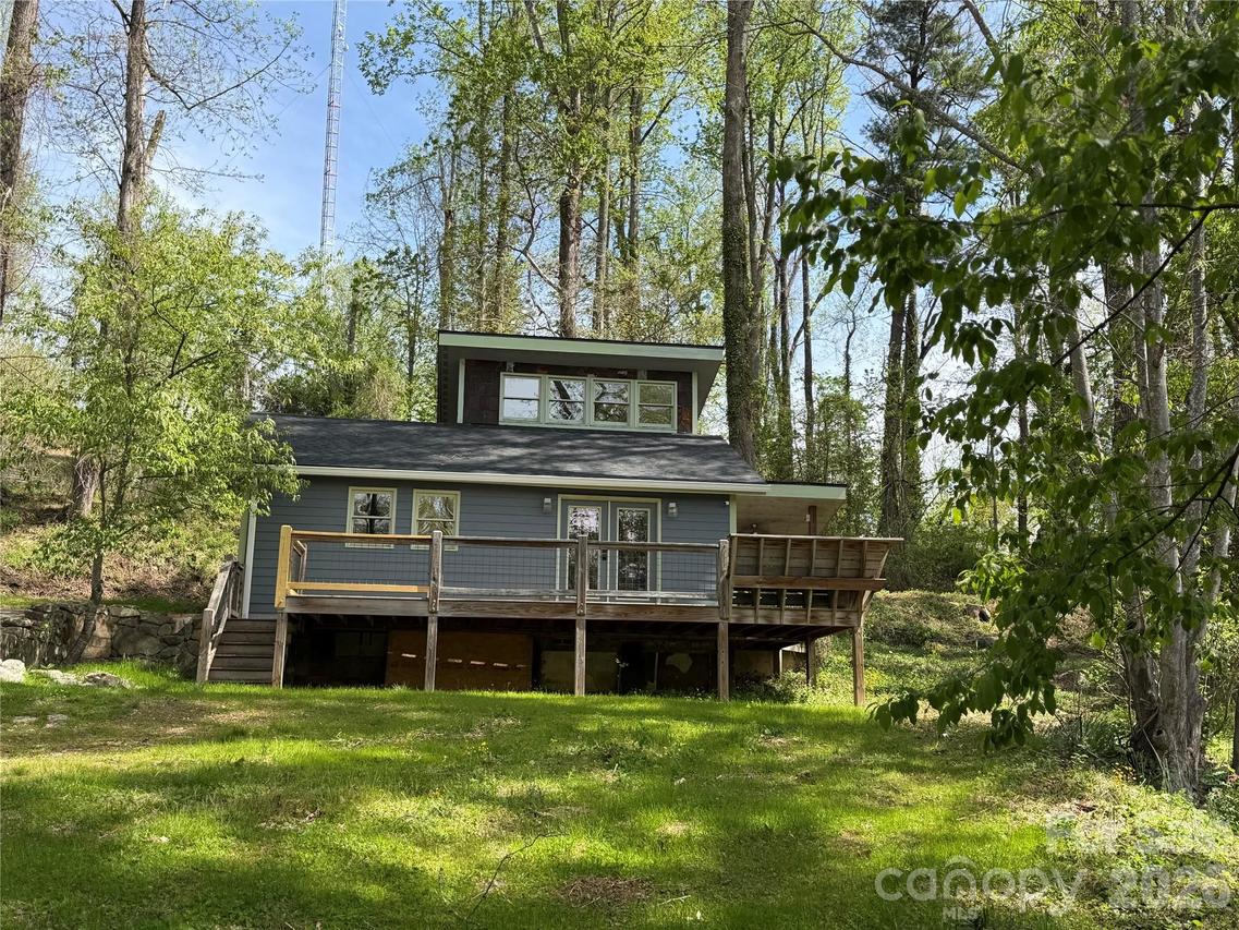 316 Oakdale Dr., Hendersonville, NC 28791