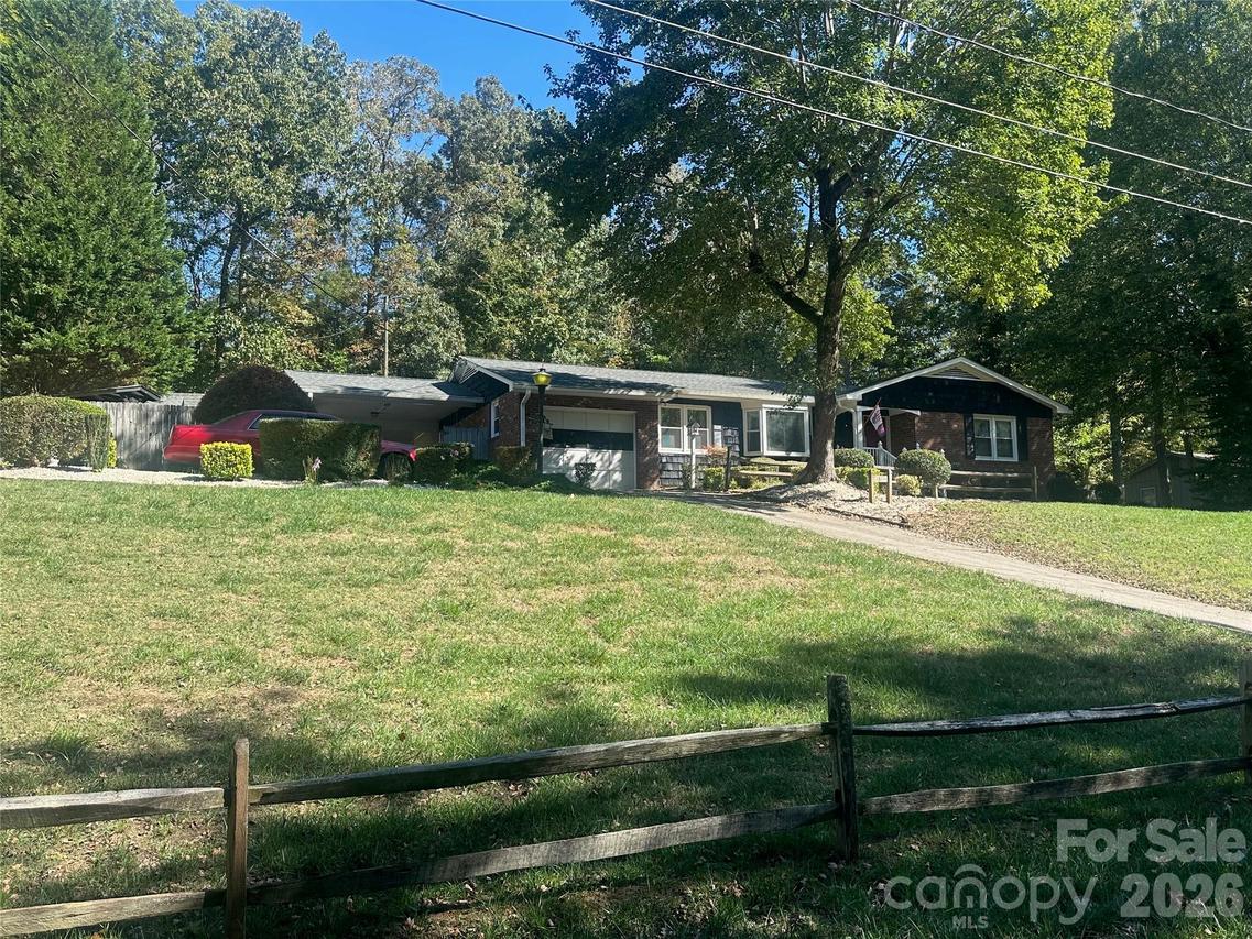 14 Windsor Cir., Thomasville, NC 27360