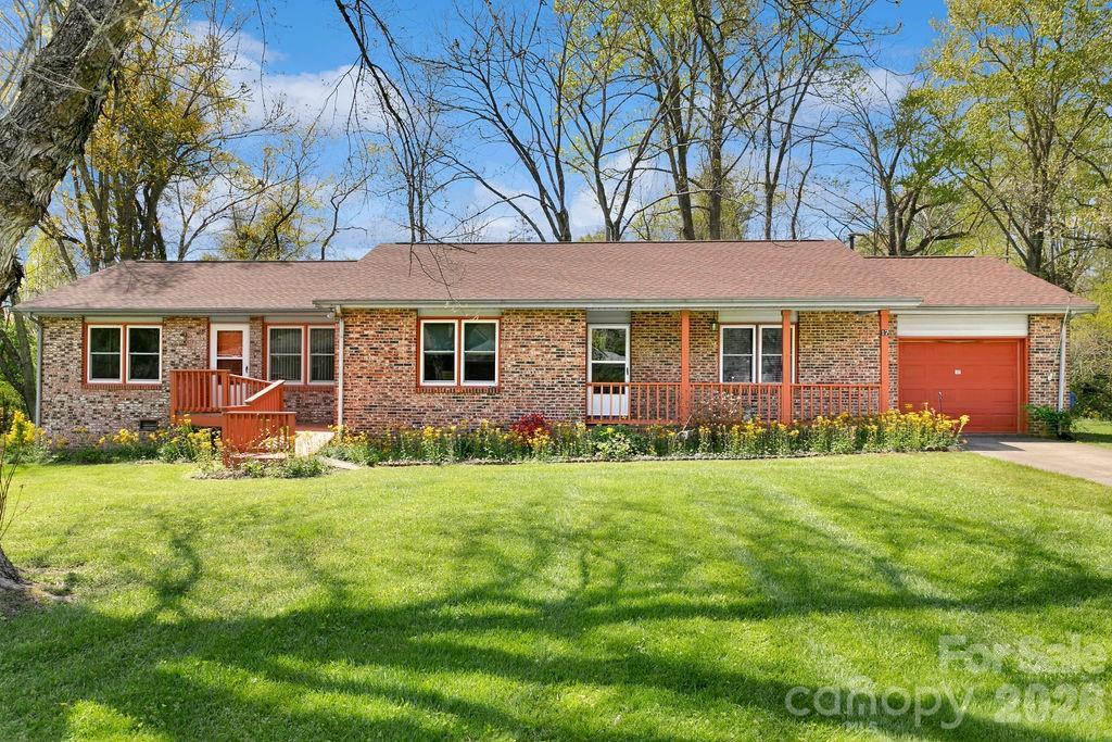 17 Resada Dr., Brevard, NC 28712