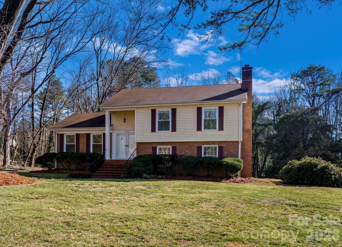 3000 Windrow Ln., Matthews, NC 28105