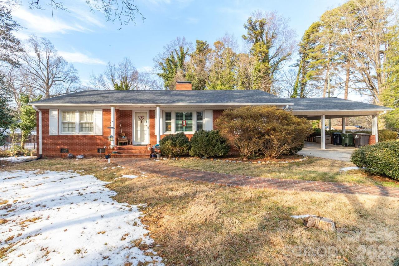 305 Hilltop Dr., Lexington, NC 27292