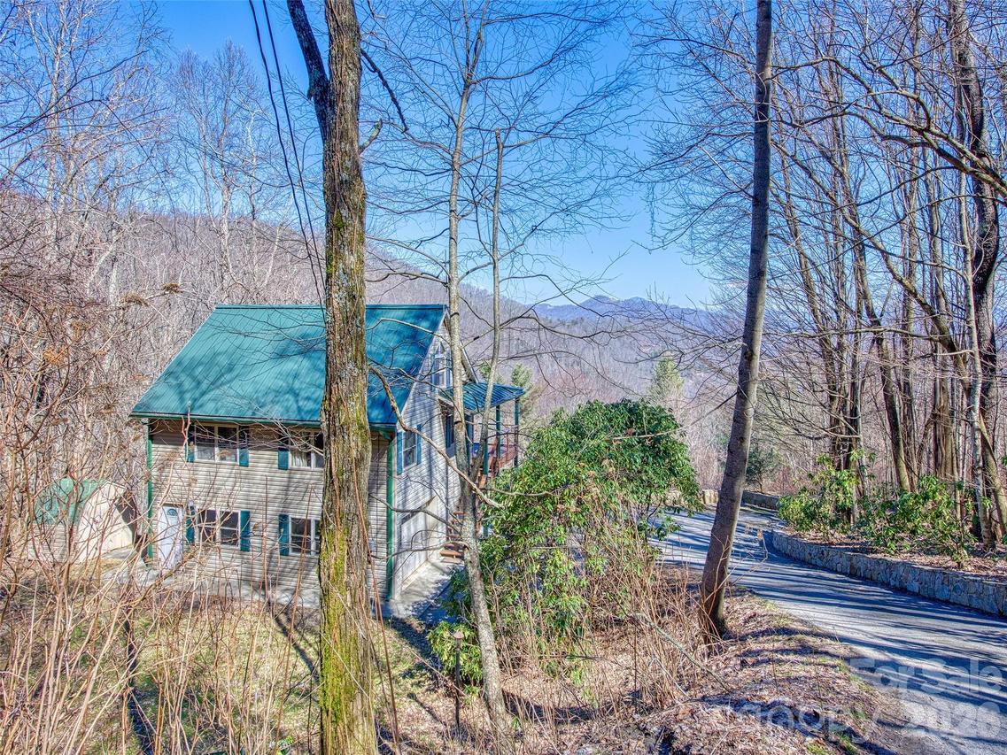 1463 Apple Creek Rd., Waynesville, NC 28786