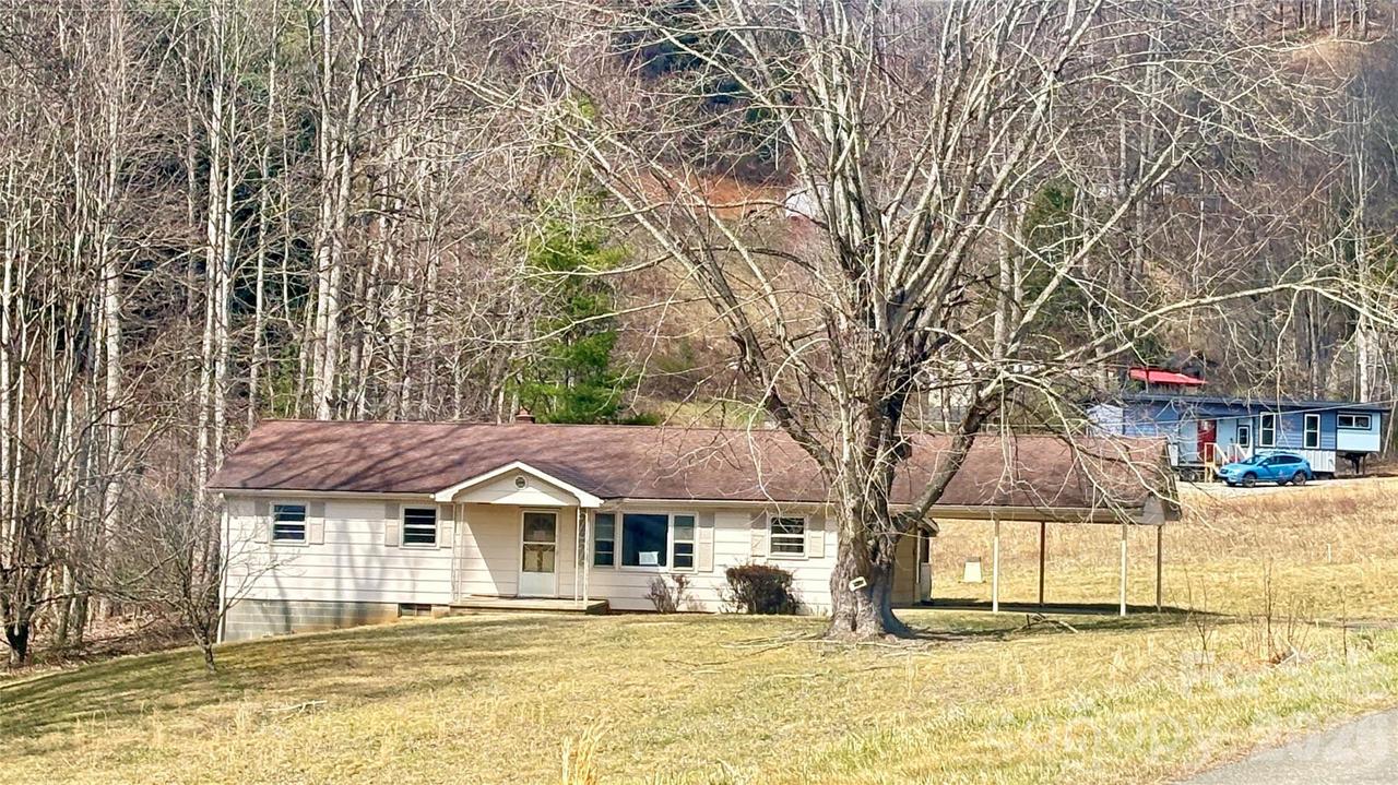 225 Davis Rd., Crumpler, NC 28617