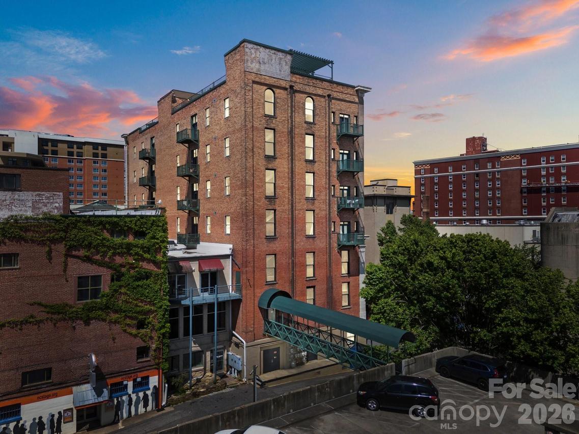 84 W Walnut St. #405, Asheville, NC 28801