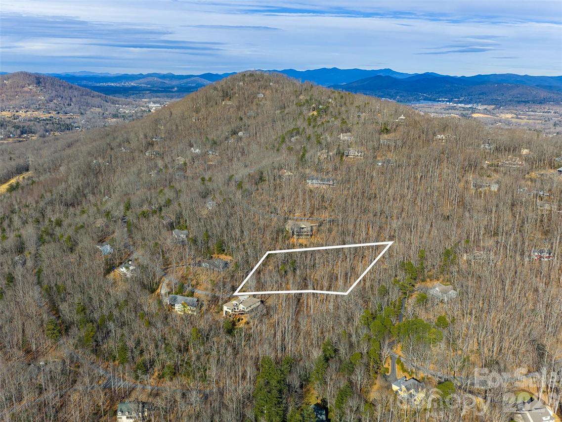 40 Cedar Dr., Mills River, NC 28759