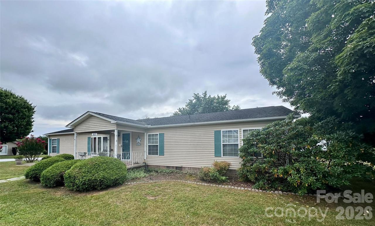 308 Riverwind Dr., Hendersonville, NC 28739