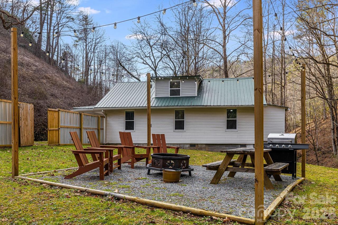12730 Hwy 19 W None, Bryson City, NC 28713
