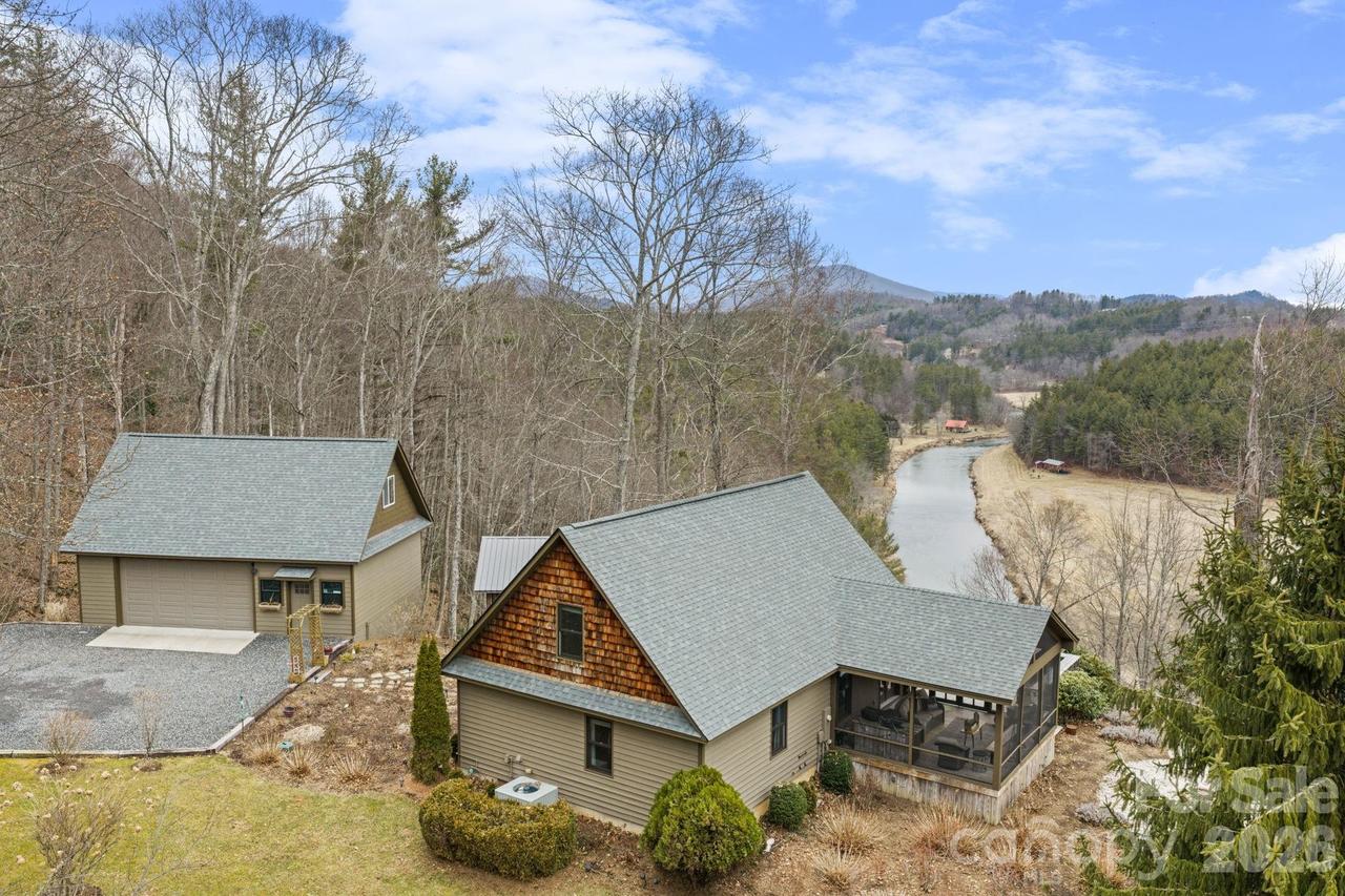 560 Falcon Ridge Dr., West Jefferson, NC 28694