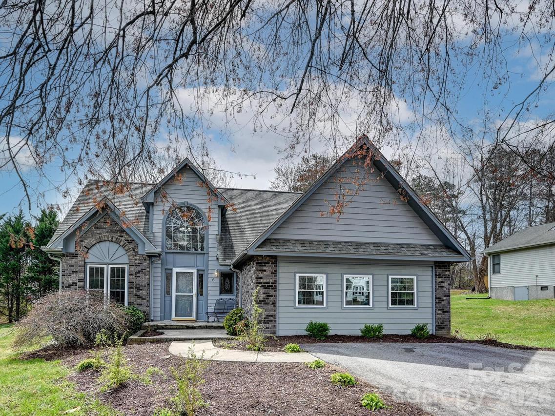 6 Warbler Dr., Fletcher, NC 28732