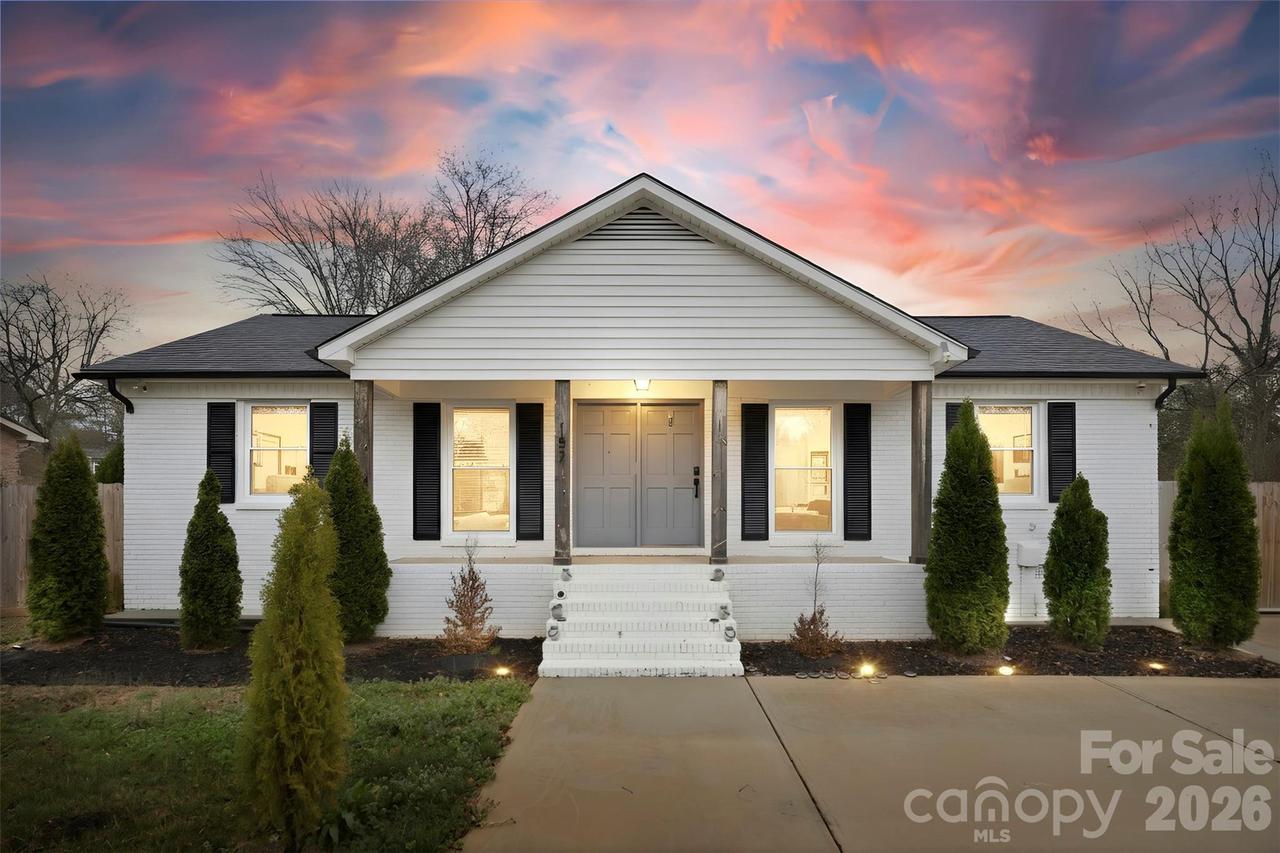 157 Downey Lake Rd., Dallas, NC 28034