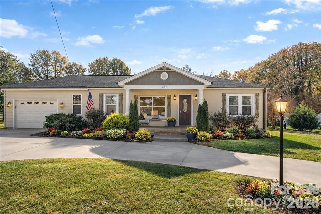 492 14th Avenue Ave., Hickory, NC 28601