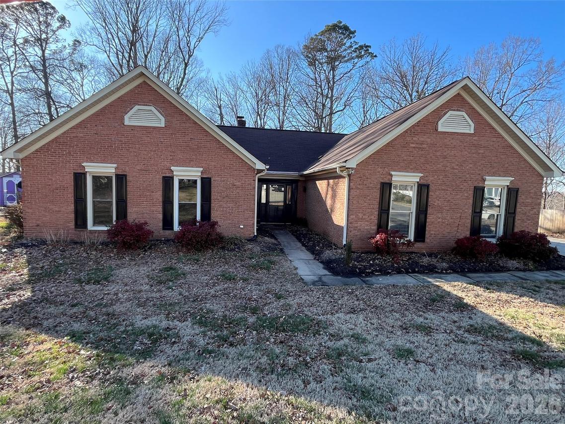 1300 Long Paw Ln., Charlotte, NC 28214