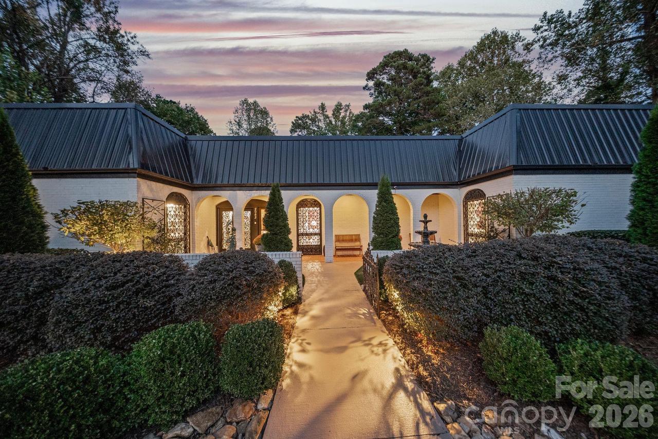 2082 2nd Street Dr., Hickory, NC 28601