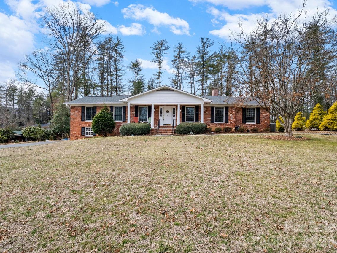 111 Hudson Dr., Hendersonville, NC 28739