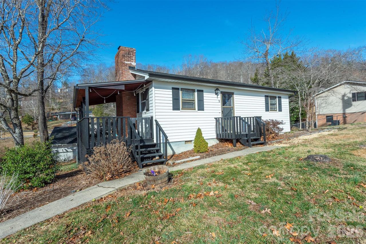 5 Three J Ln., Swannanoa, NC 28778