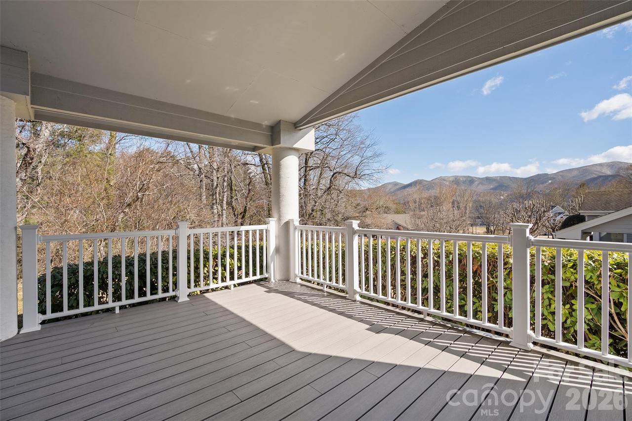 100 Meadowind Ct., Waynesville, NC 28786