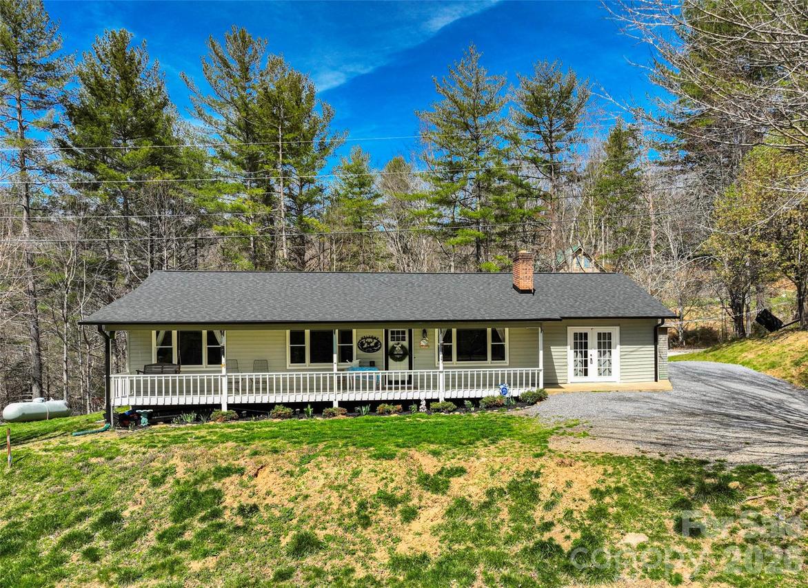 101 Hunters Ridge Rd., Burnsville, NC 28714