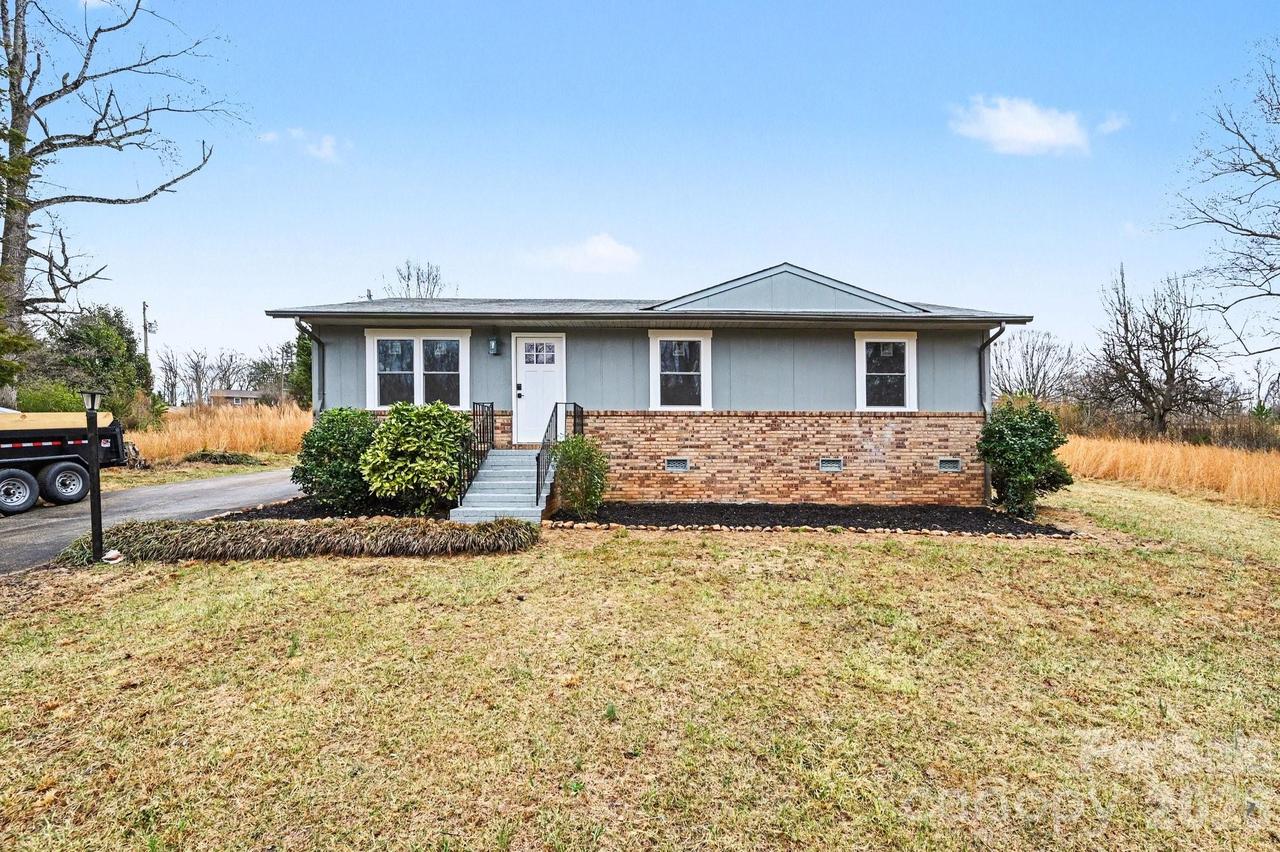 300 Lakewood Dr., Gastonia, NC 28056