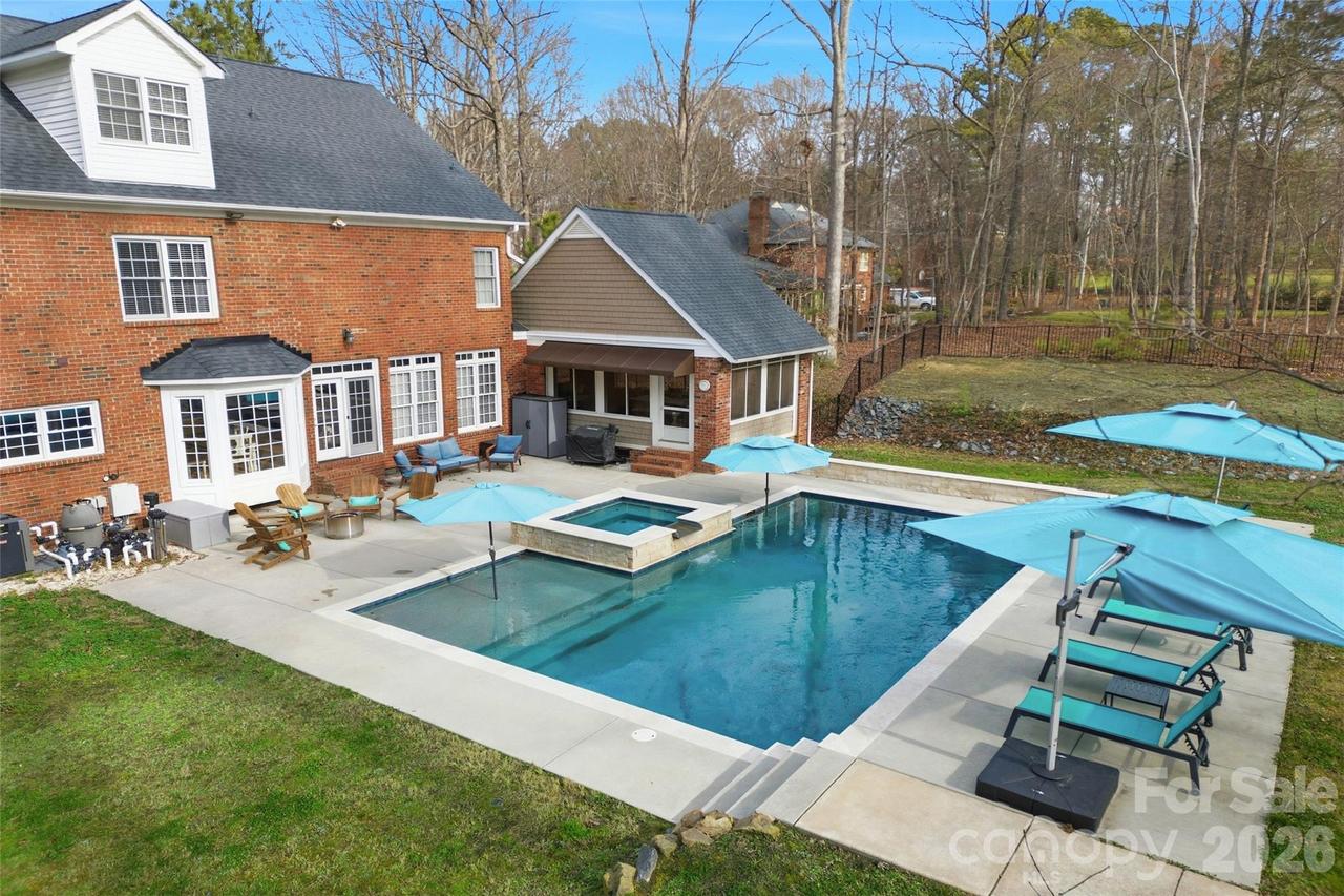 4425 Glen Oaks Dr., Matthews, NC 28104