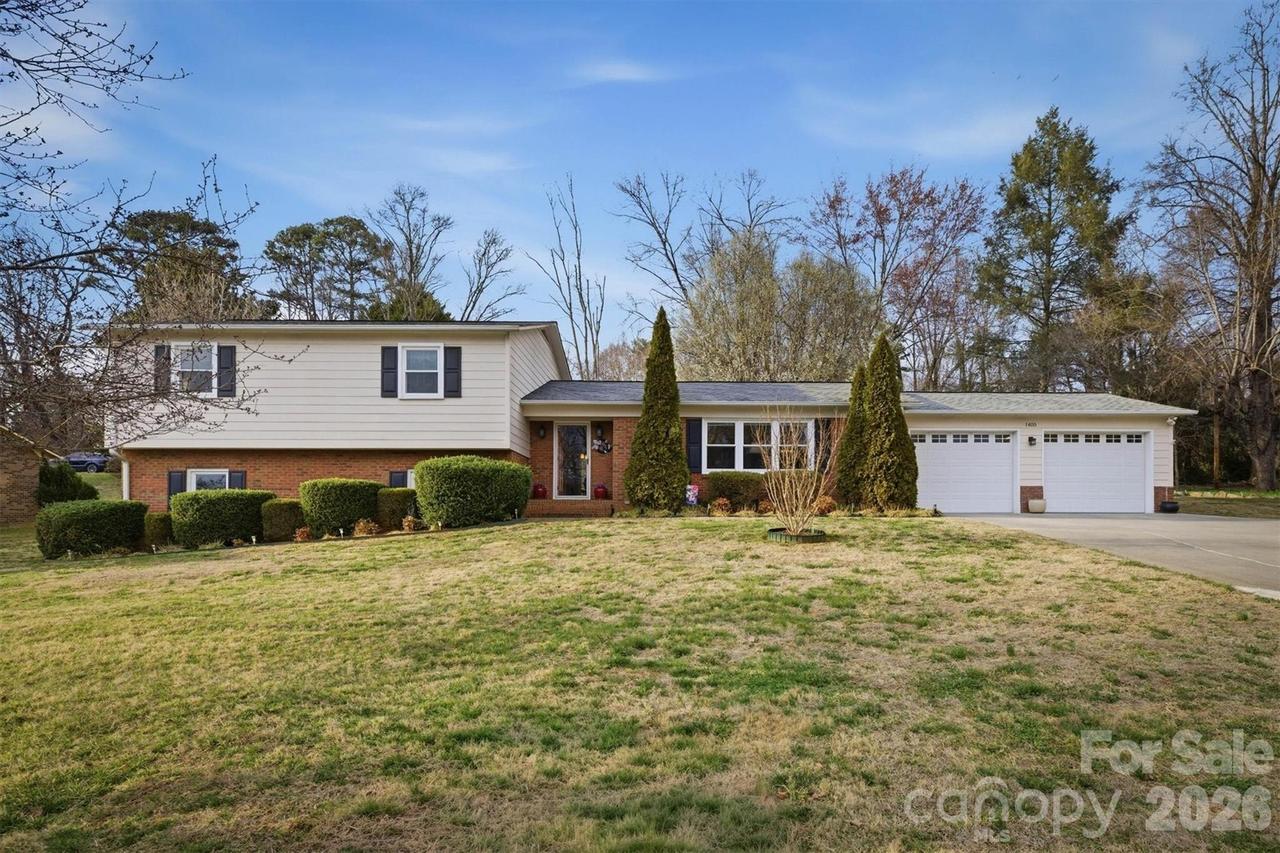 1405 Lower Creek Dr., Lenoir, NC 28645