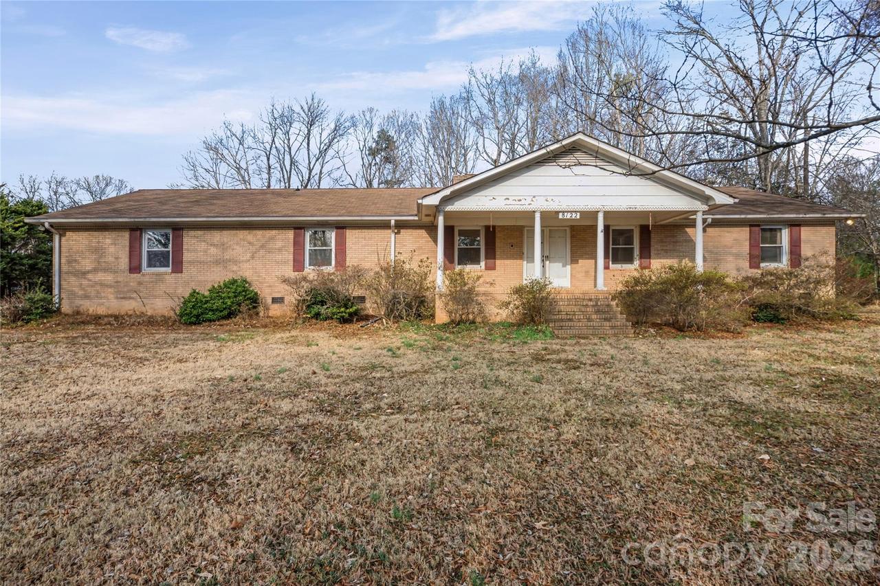 8122 Knollwood Cir., Charlotte, NC 28213