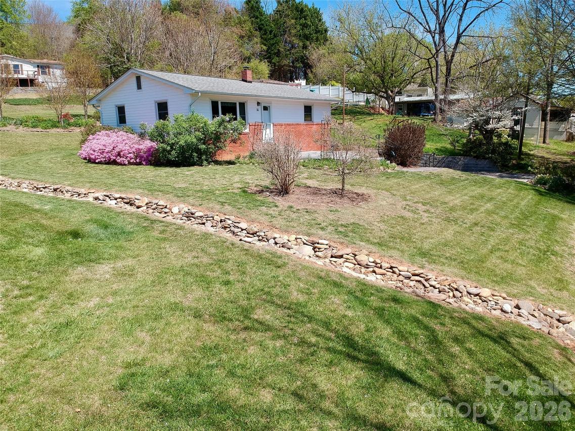 20 Ridge Cross Rd., Asheville, NC 28805