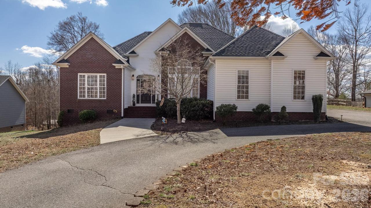 324 Old Hardin Rd., Dallas, NC 28034