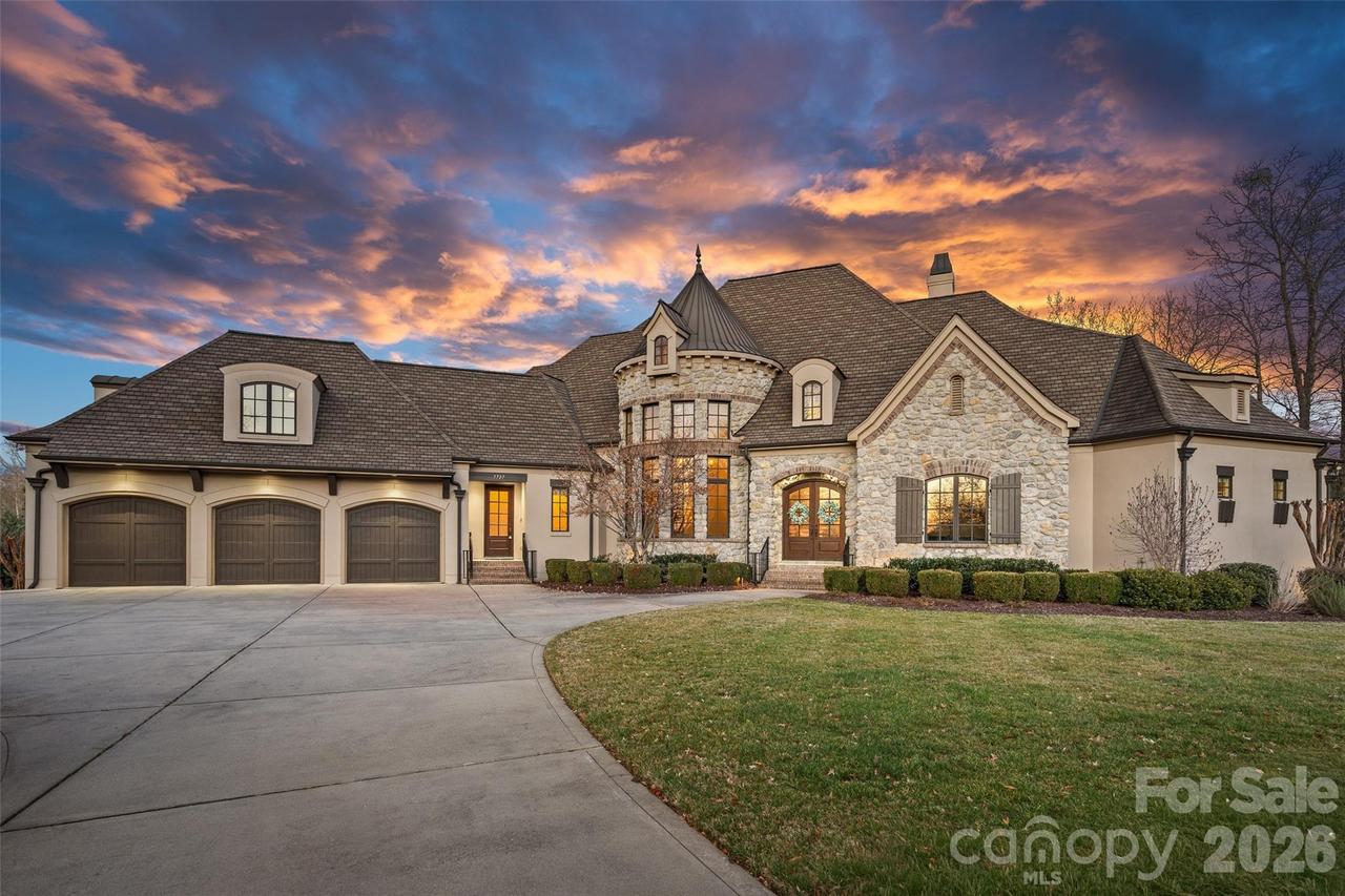 5727 Challisford Ln., Charlotte, NC 28226