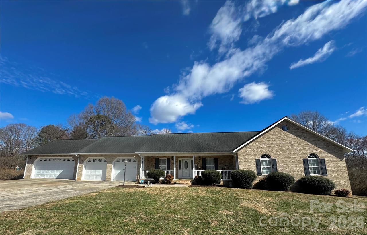201 Midway Park Ln., Taylorsville, NC 28681