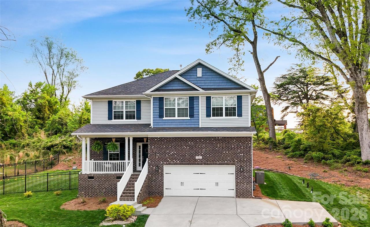 211 Macon Dr., Statesville, NC 28625