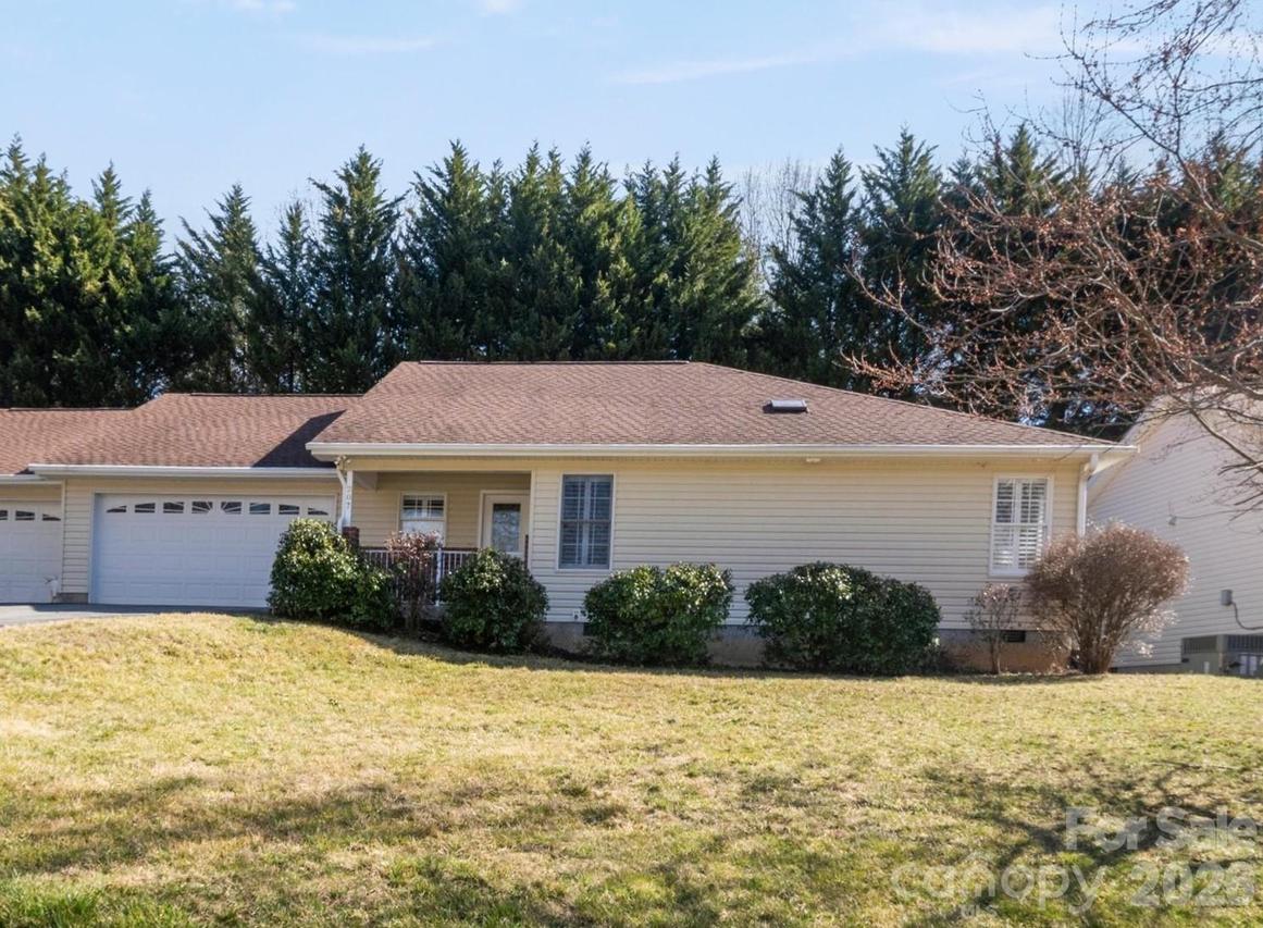 207 Allen Paul Dr., Hendersonville, NC 28791