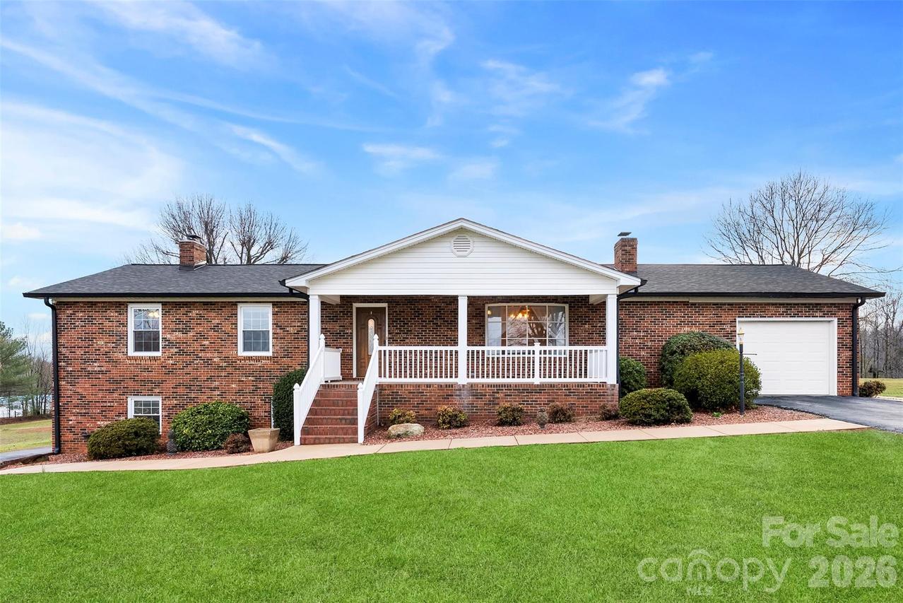 1118 Lake Houser Rd., Mooresboro, NC 28114