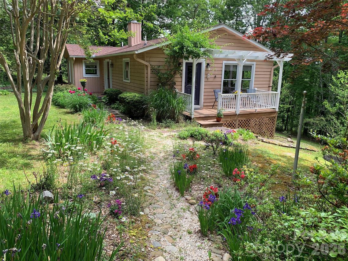 1193 Brightwater Dr., Hendersonville, NC 28739