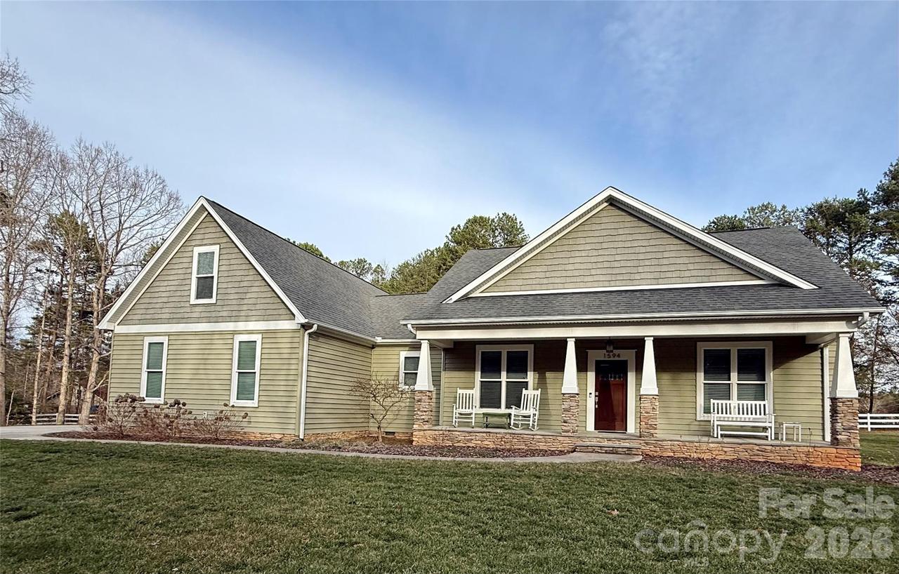 1594 Roundstone Rd., Sherrills Ford, NC 28673