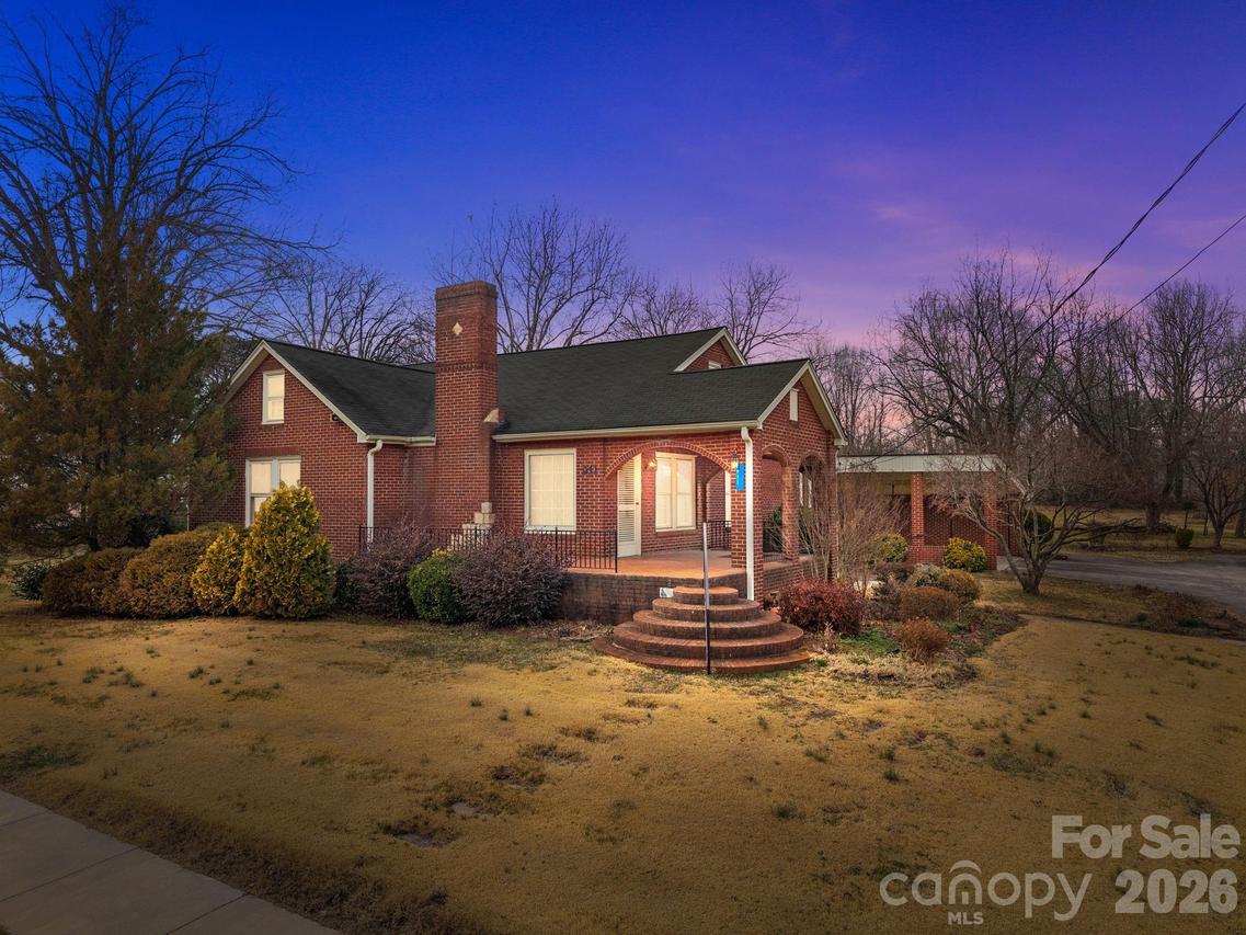 911 N Long Es St., Salisbury, NC 28144