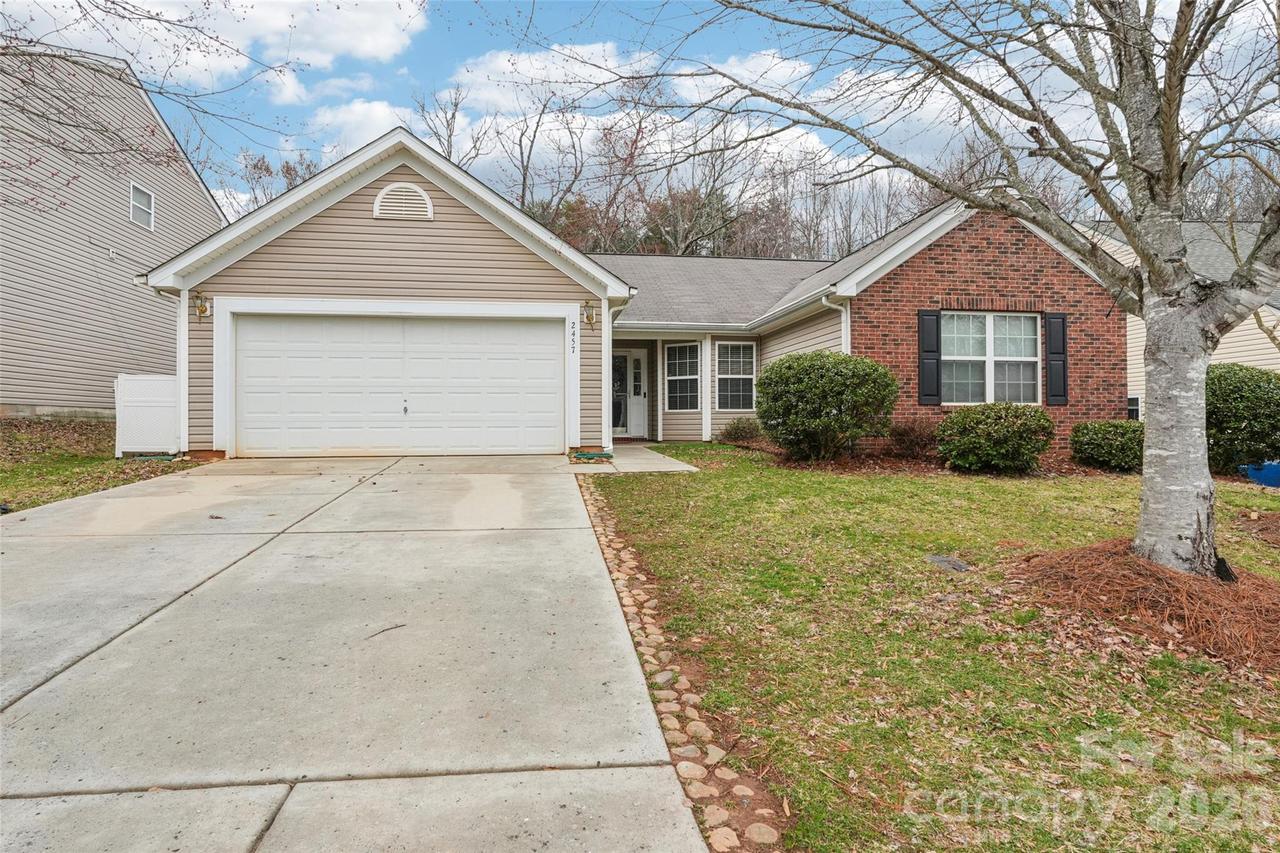 2457 Marthas Ridge Dr. #15, Statesville, NC 28625