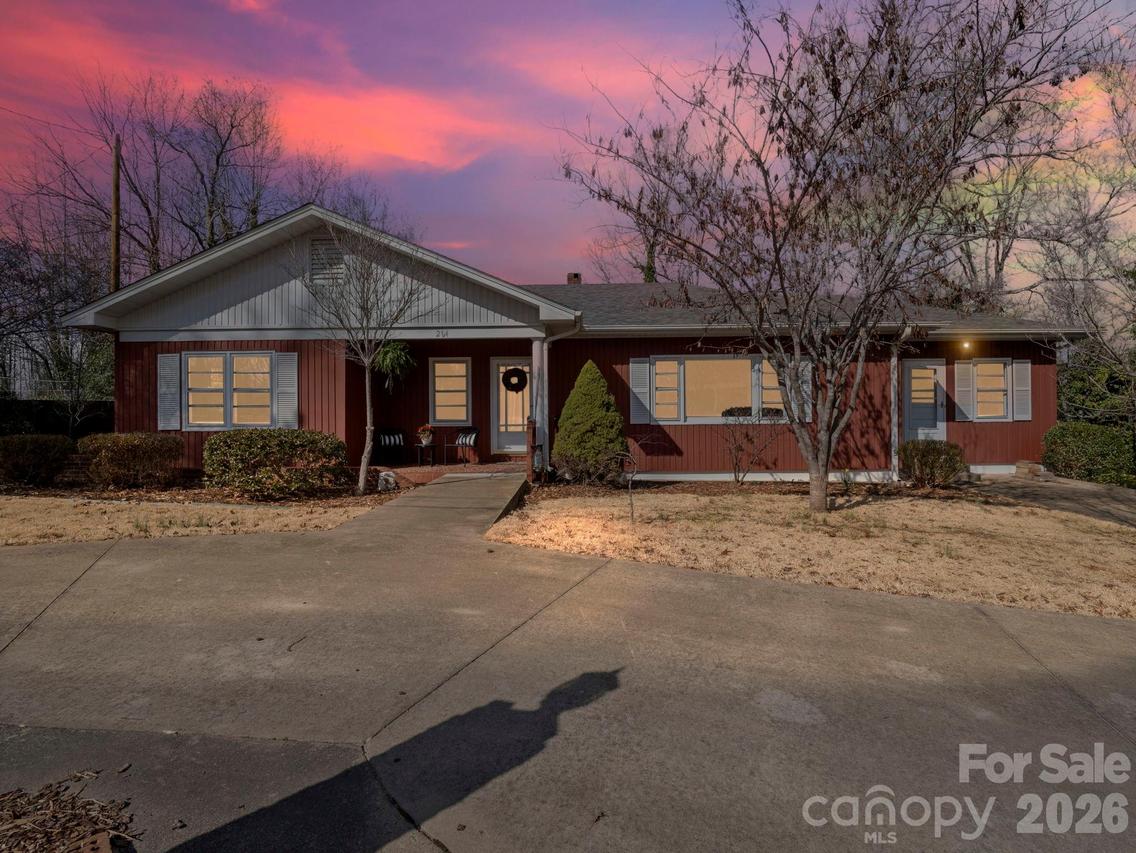 204 Fernwood Dr., Rutherfordton, NC 28139