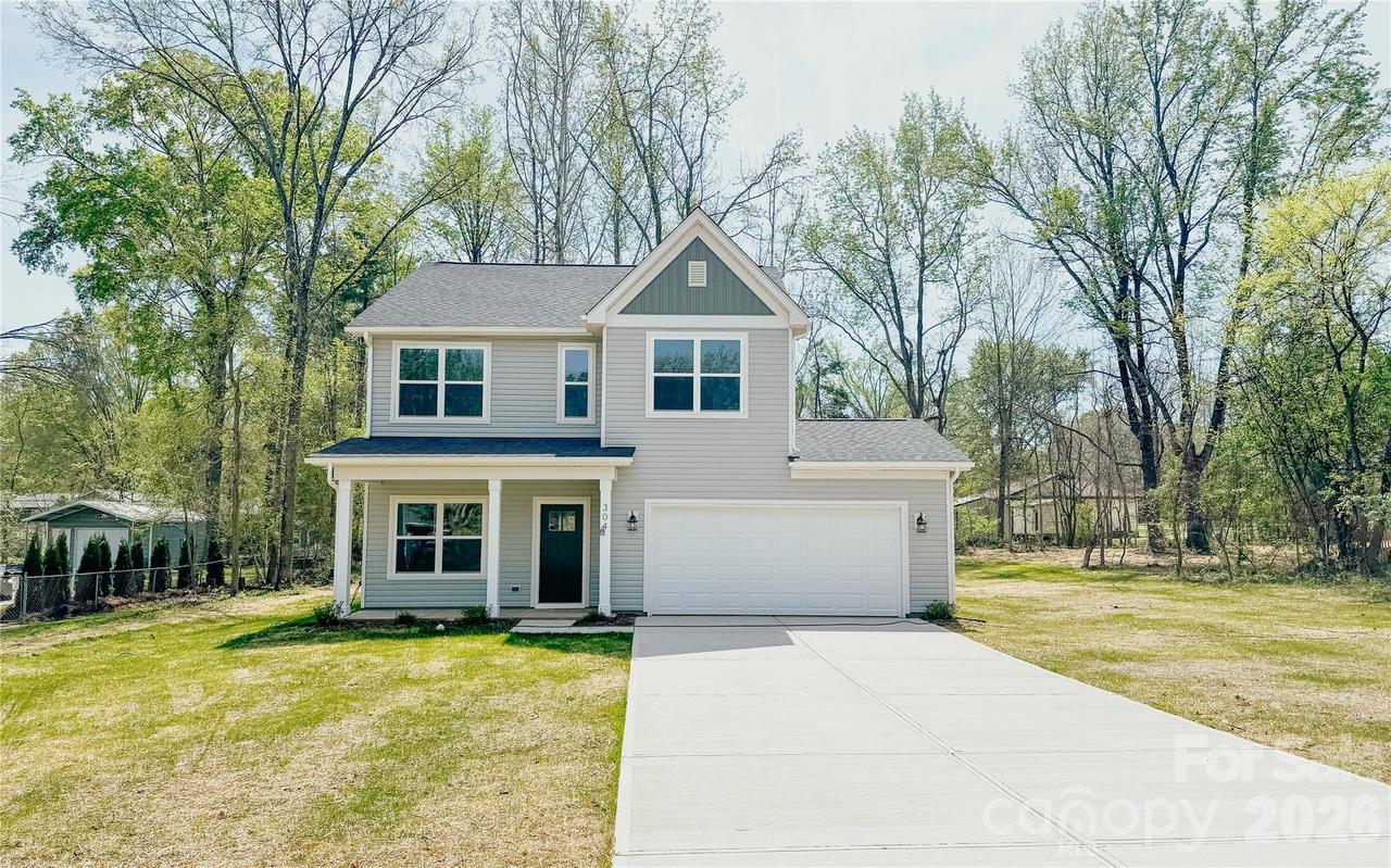 304 Woodside Dr., Harrisburg, NC 28075