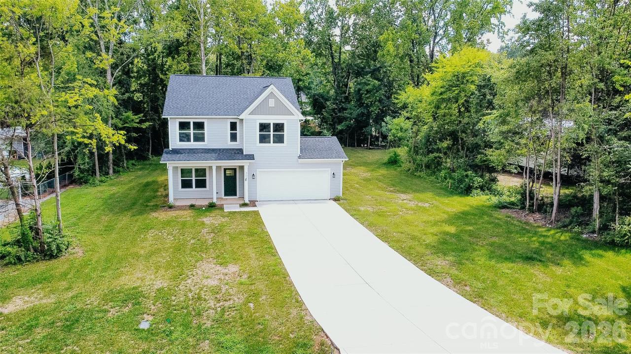 304 Woodside Dr., Harrisburg, NC 28075