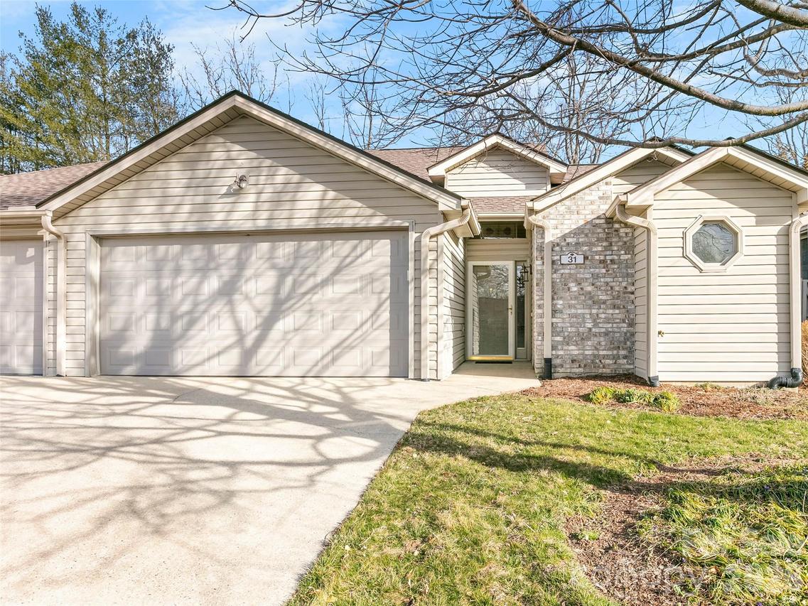 31 Tisha Ln., Hendersonville, NC 28739