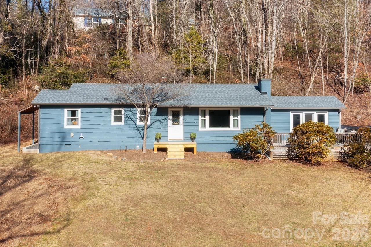 3 Valley Ln., Asheville, NC 28804