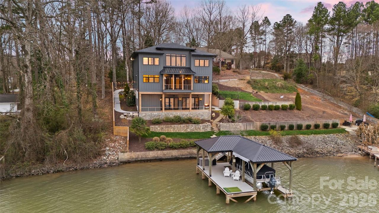 324 Riverside Dr., Mount Holly, NC 28120