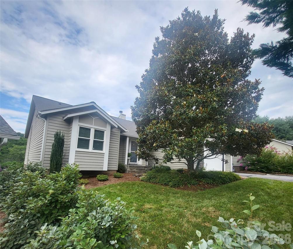 35 Cedarcliff Cir., Asheville, NC 28803