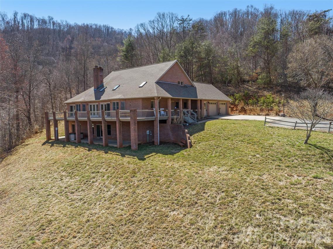126 Hillcrest Dr., Barnardsville, NC 28709