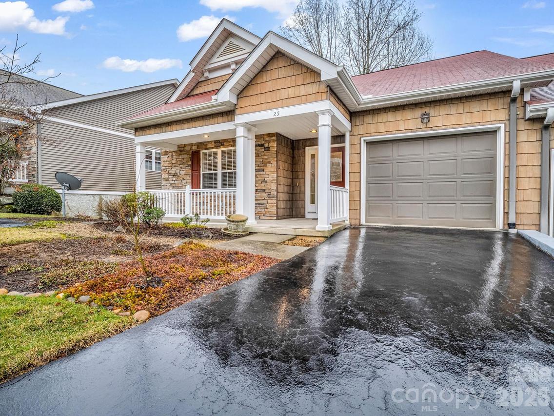 25 Coldwater Ln., Laurel Park, NC 28739