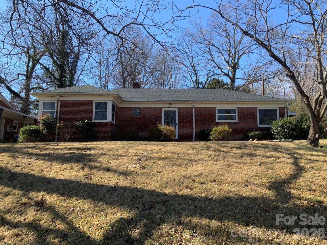 626 3rd Avenue Dr., Hickory, NC 28602