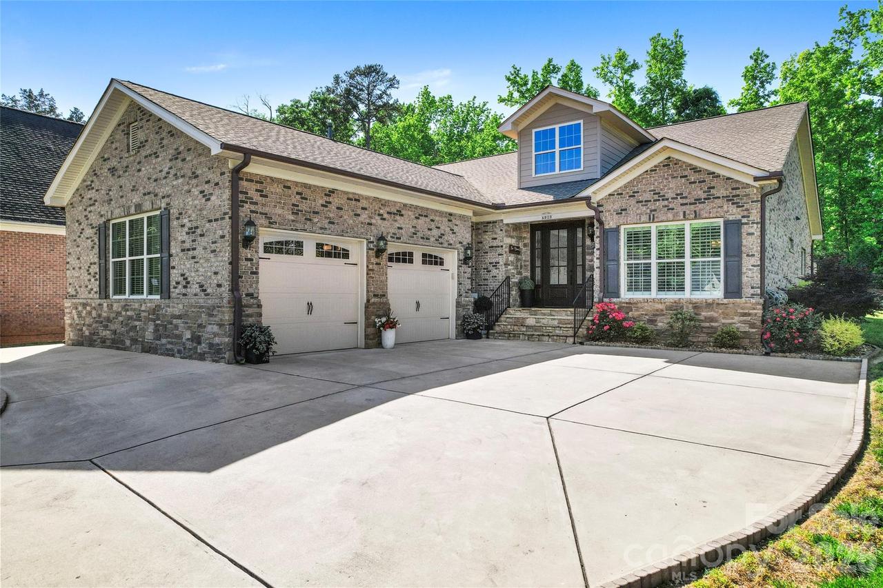 8010 Frances Haven Dr., Harrisburg, NC 28075