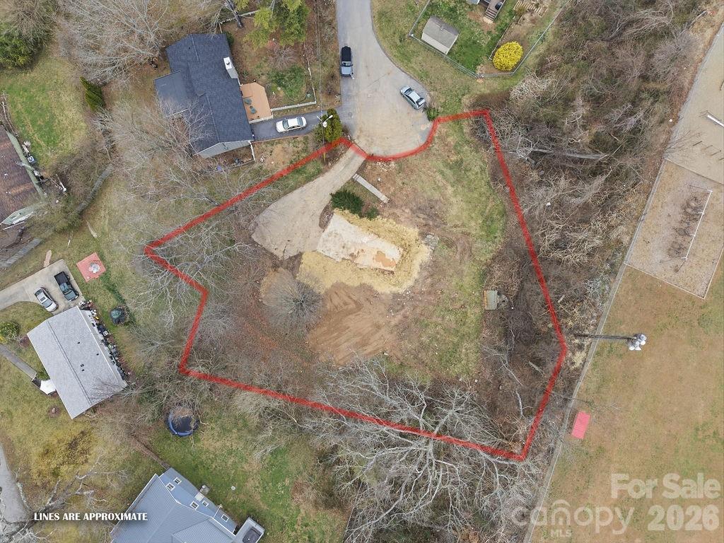 15 Village Park Dr., Weaverville, NC 28787