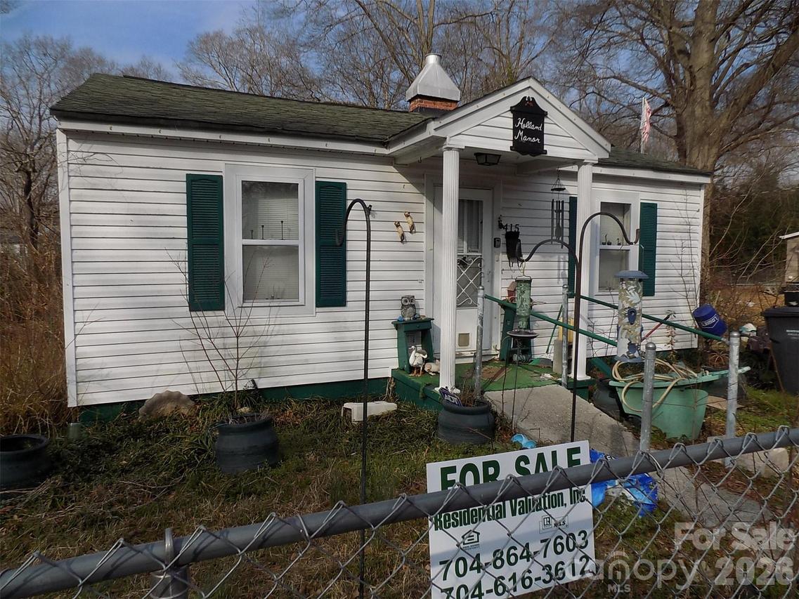 415 S Maple St., Dallas, NC 28034